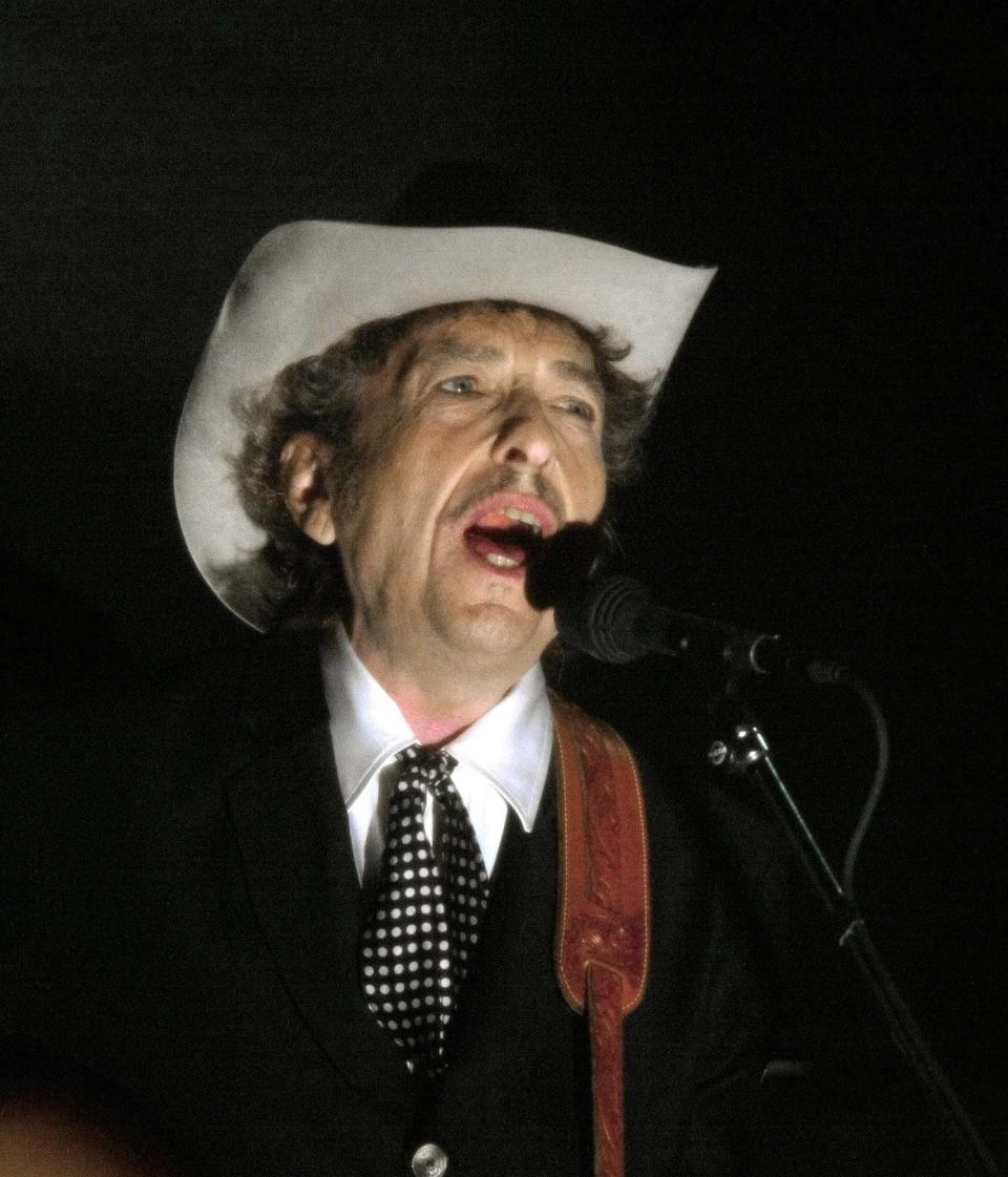 Grammy nominee Bob Dylan performs at the 44th Annual Grammy Awards at the Staples Center in Los Angeles on Feb. 27, 2002.