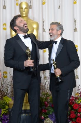 Nikki Finke’s Oscar Live-Snark: Four Hours Of Unfunny Seth MacFarlane; Unnecessary Michelle Obama; ‘Argo’ Wins Best Picture