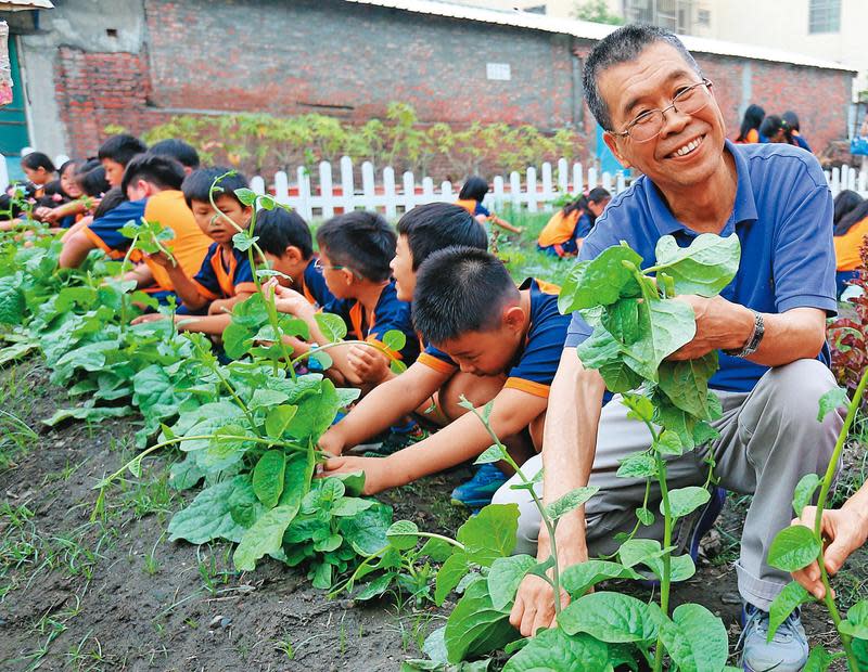 蔡明介回憶自己小時候沒有太多娛樂選項，田裡釣青蛙、庄頭水圳釣魚就是他的拿手本事。（聯發科提供）