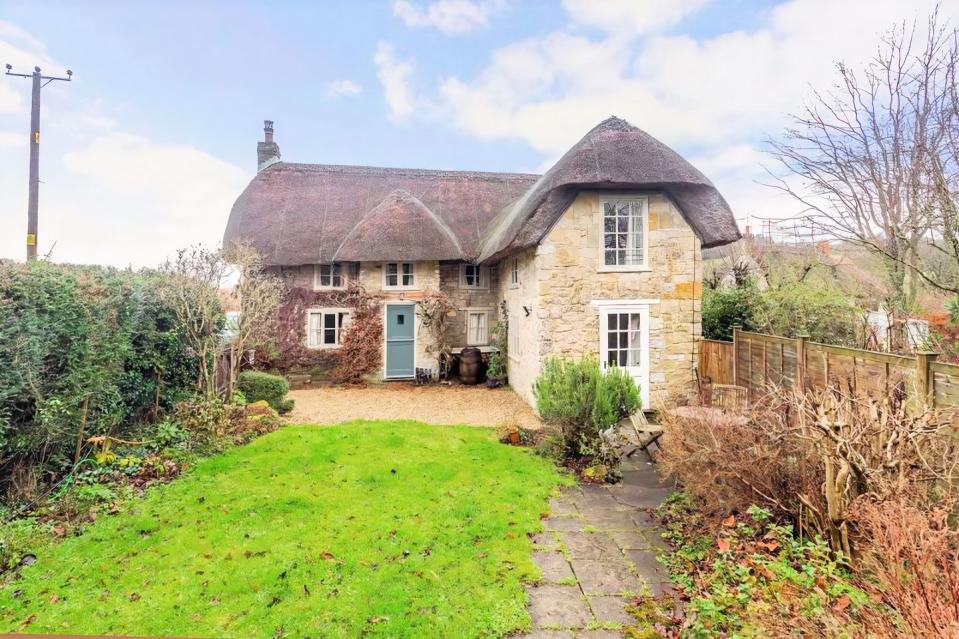 <p>This beautifully refurbished cottage, which is set within Nadder Valley close to Tisbury, has a spacious living area, three bedrooms, kitchen, and gorgeous gardens. We're certain prospective buyers will love the rural outlook, too. </p><p><a href="https://www.zoopla.co.uk/for-sale/details/57482188" rel="nofollow noopener" target="_blank" data-ylk="slk:This property is currently on the market for £495,000 with Rural View via Zoopla;elm:context_link;itc:0;sec:content-canvas" class="link ">This property is currently on the market for £495,000 with Rural View via Zoopla</a>. </p>