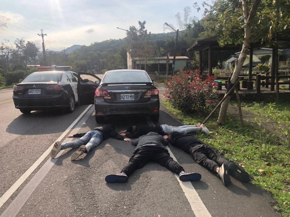 台北內湖發生搶案，新北市警局瑞芳分局回報於下午4時10分左右，在台2丙線19k（往台北方向）攔截到犯嫌。