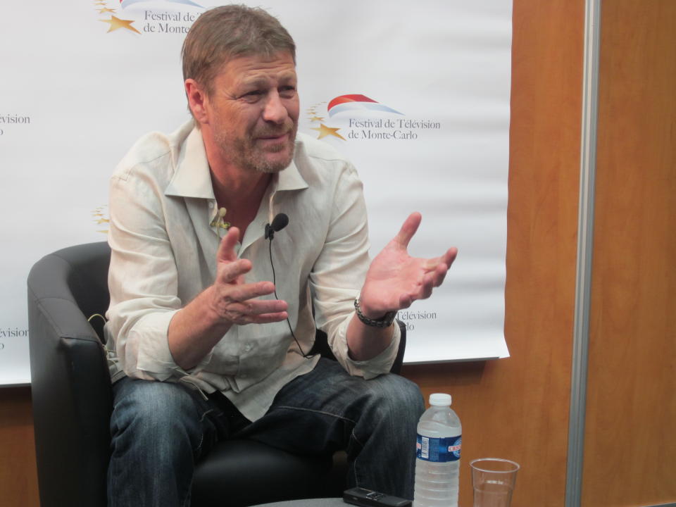 Des réactions en série : Sean Bean, triste devant le destin qui attend son personnage à la fin de la saison 1 de « Games of Thrones », actuellement diffusée sur Orange cinéma séries.