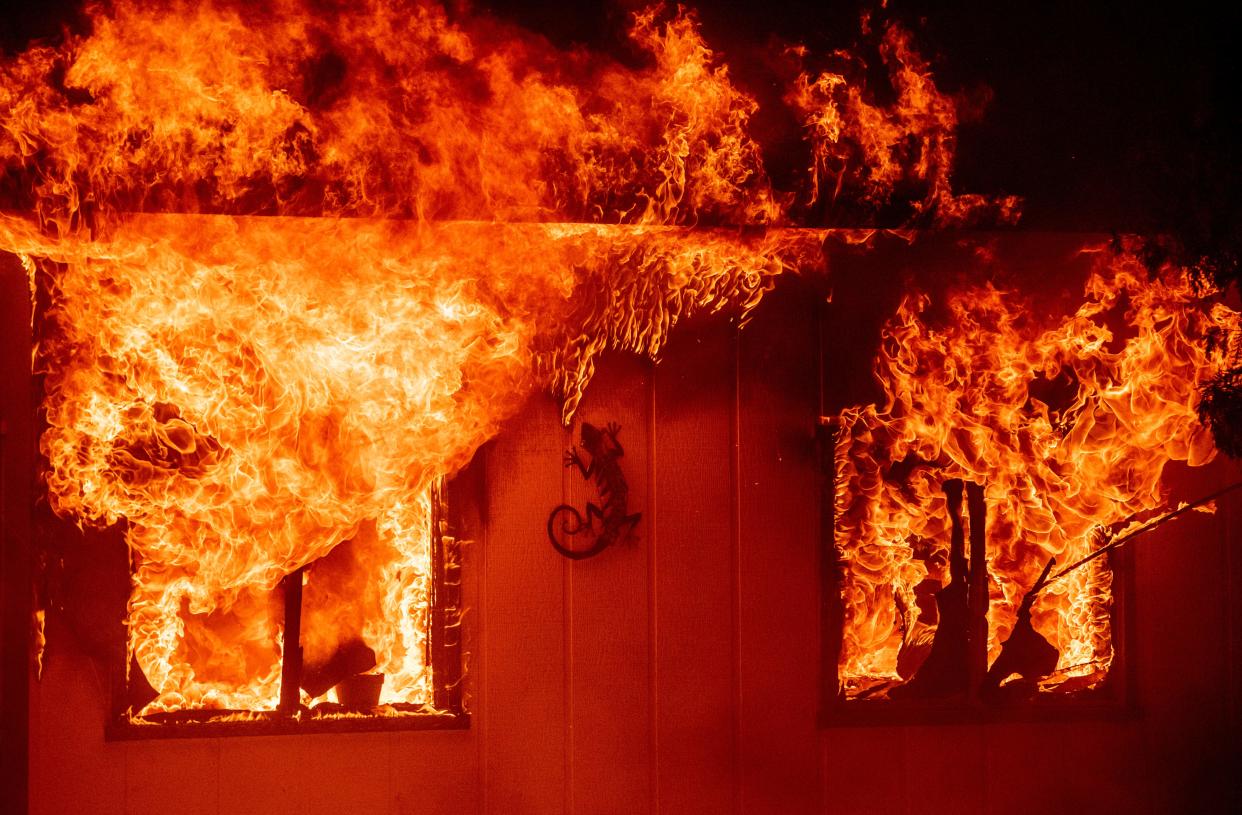 El fuego no da tregua a California. (Photo by JOSH EDELSON / AFP) (Photo by JOSH EDELSON/AFP via Getty Images)