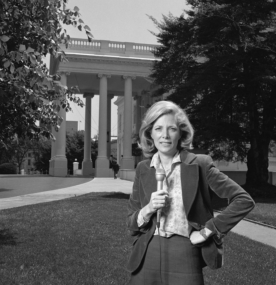 American broadcast journalist Lesley Stahl reports fom the lawn of the White House, Washington DC, May 23, 1980.