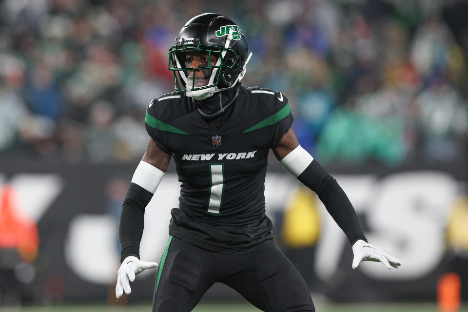 New York Jets cornerback <a class="link " href="https://sports.yahoo.com/nfl/players/33959" data-i13n="sec:content-canvas;subsec:anchor_text;elm:context_link" data-ylk="slk:Sauce Gardner;sec:content-canvas;subsec:anchor_text;elm:context_link;itc:0">Sauce Gardner</a> (1). Mandatory Credit: Vincent Carchietta-USA TODAY Sports