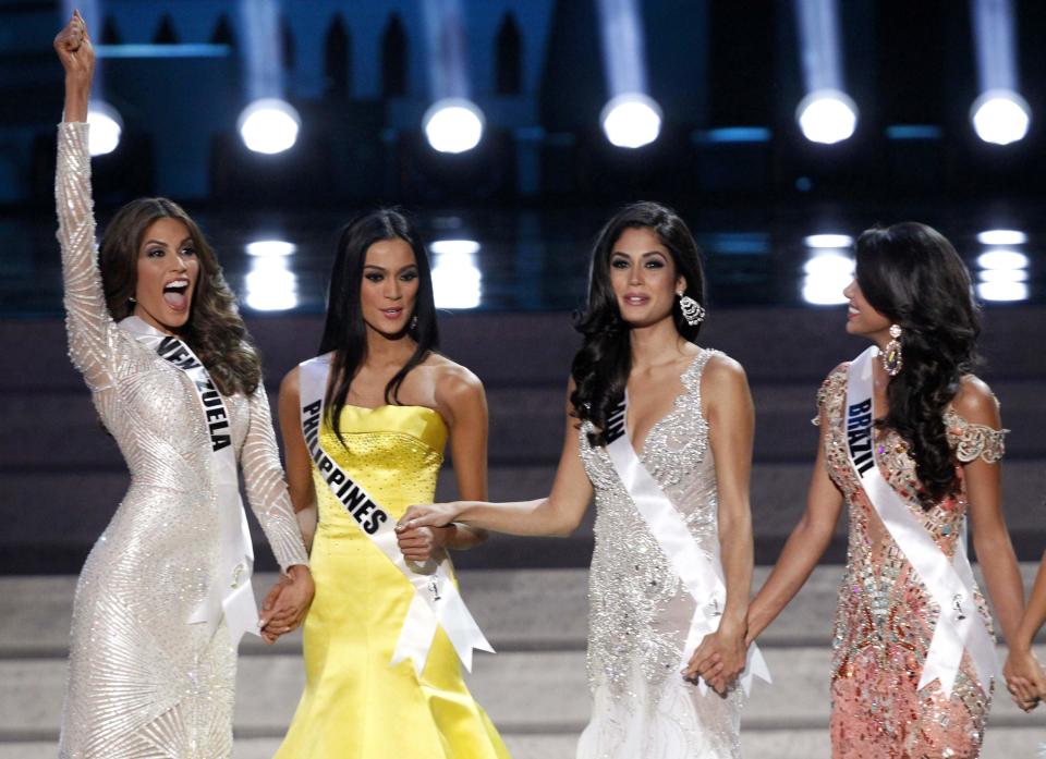 REFILE - ADDING RESTRICTIONS Miss Venezuela Gabriela Isler (L) reacts during the Miss Universe 2013 pageant at the Crocus City Hall in Moscow November 9, 2013. Also pictured are (2nd L-R) Miss Philippines Ariella Arida, Miss Spain Patricia Yurena Rodriguez and Miss Brazil Jakelyne Oliveira. REUTERS/Maxim Shemetov (RUSSIA - Tags: ENTERTAINMENT SOCIETY) FOR EDITORIAL USE ONLY. NOT FOR SALE FOR MARKETING OR ADVERTISING CAMPAIGNS