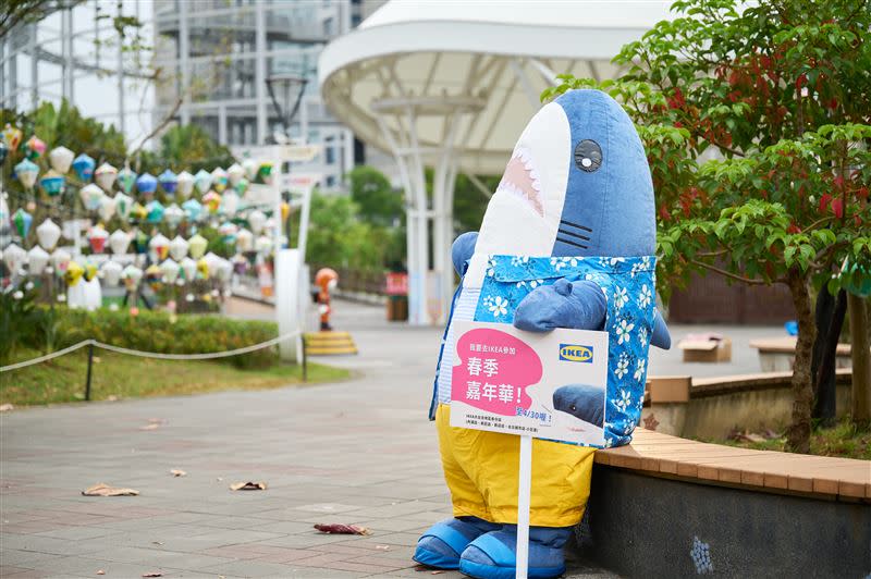 IKEA大台北春季嘉年華開跑，鯊鯊店長親自上街拉業績。（圖／品牌業者提供）