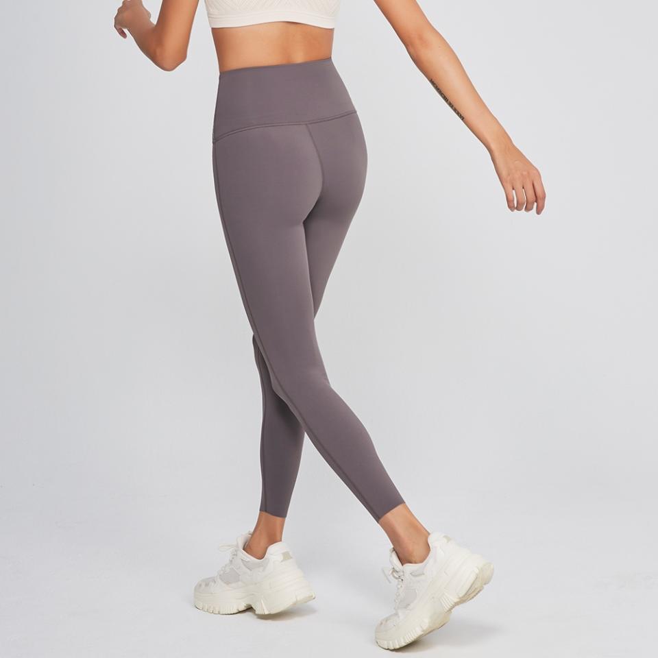 （圖/Yahoo購物中心）Mollifix 瑪莉菲絲高腰彈力無痕瑜珈褲高彈吸排布料讓每一刻都舒適。