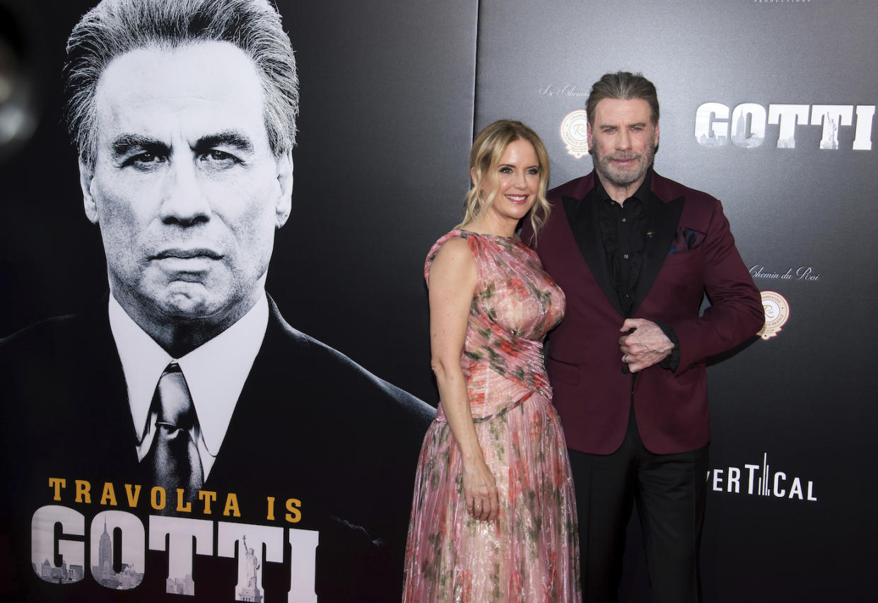 John Travolta mit Ehefrau und Co-Darstellerin Kelly Preston bei der Premiere von „Gotti“ in New York. (Bild: AP Photo/Charles Sykes/Invision)