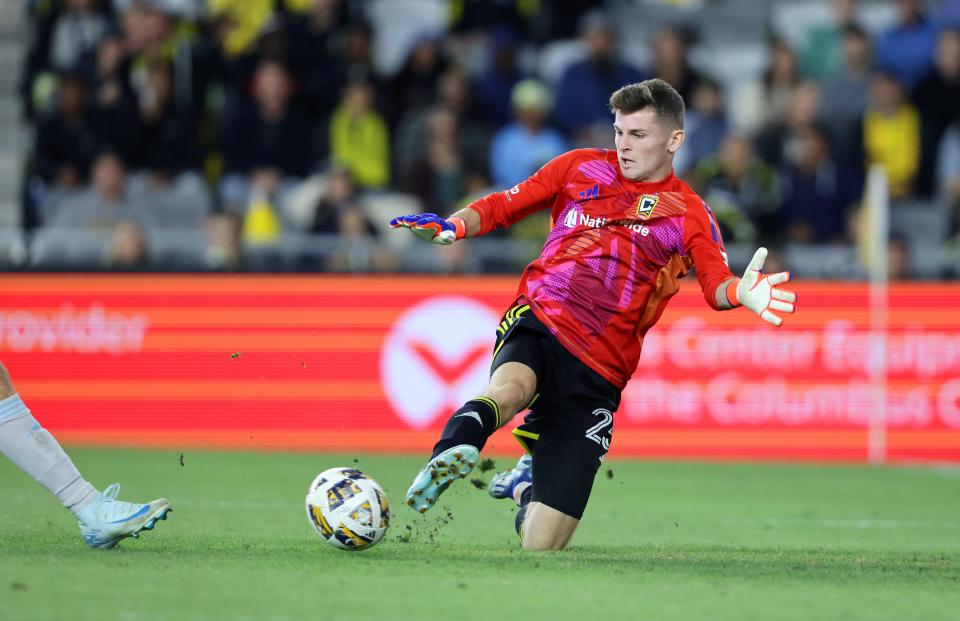 Sep 7, 2024; Columbus, Ohio, USA; Columbus Crew midfielder Sean Zawadzki (25) goes for the save, but can not get the ball during the second half against the Seattle Sounders at Lower.com Field. Mandatory Credit: Joseph Maiorana-Imagn Images