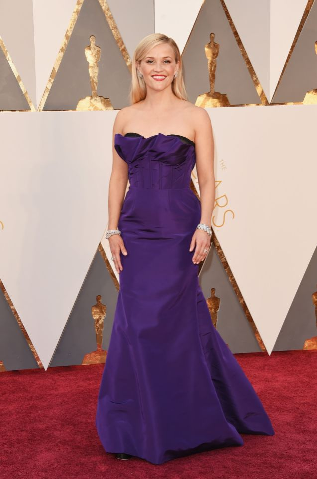 Le pire : Reese Witherspoon porte Oscar de la Renta à la 88e cérémonie des Oscars, le 28 février 2016 à Hollywood en Californie.
