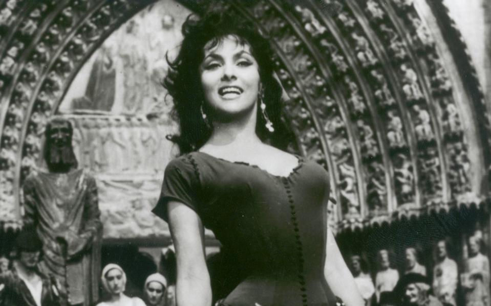 Gina Lollobrigida in ihrer vielleicht bekanntesten Rolle - als Zigeunerin Esmeralda in der Victor Hugo-Verfilmung "Der Glöckner von Notre Dame". (Bild: teleschau / Archiv)