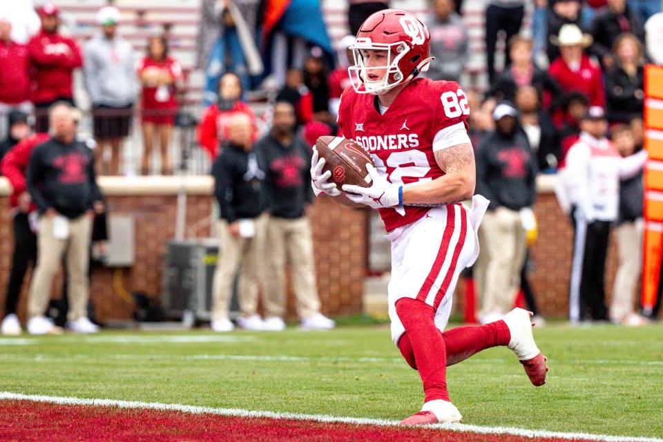 OU's  Gavin Freeman (82) runs into the end zone after scoring a touchdown in the Sooners' spring game on April 22 in Norman.