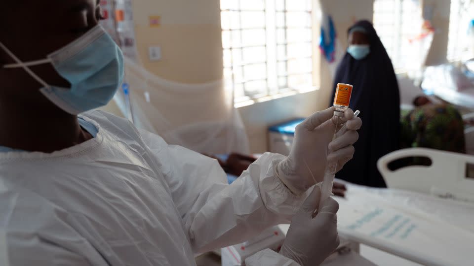 A vial of diphtheria anti-toxin is prepared by a doctor at the treatment center in Kano - Georg Gassauer/Medecin San Frontieres