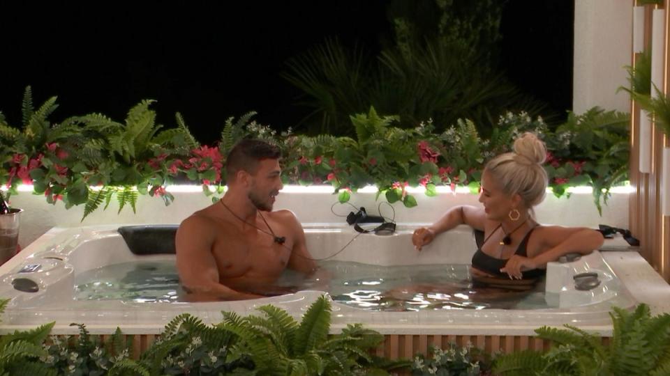 Hague and Fury’s first date in the Love Island 2019 hot tub (ITV)