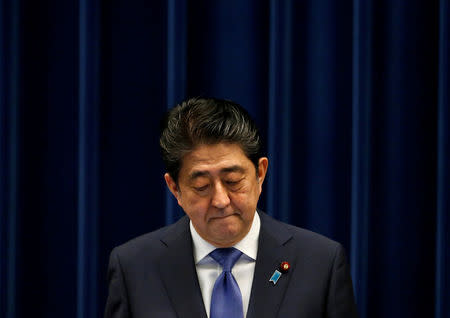 Japan's Prime Minister Shinzo Abe attends a news conference to announce snap election at his official residence in Tokyo, Japan, September 25, 2017. REUTERS/Toru Hanai