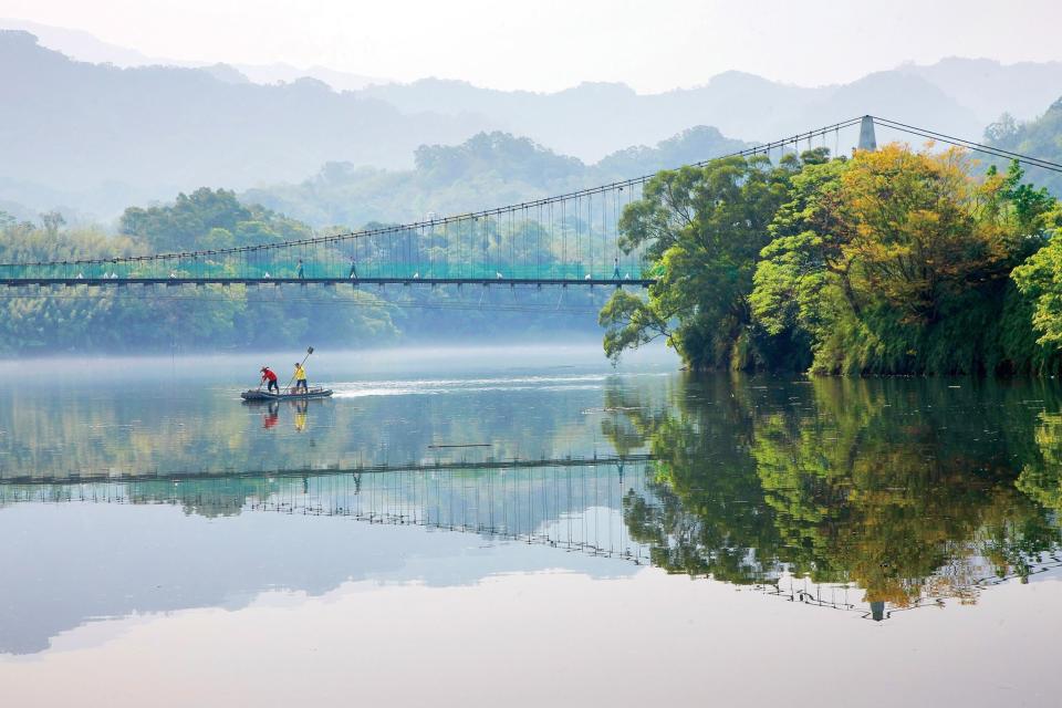 苗栗頭屋指標性景點為明德水庫，穿行於旖旎山水風光間，放鬆身心靈。圖/苗栗玩透透臉書粉絲專頁