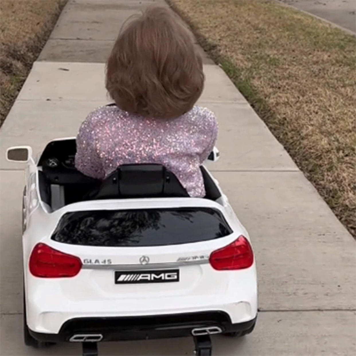 Toddler with old lady haircut (@trina_____king via TikTok)