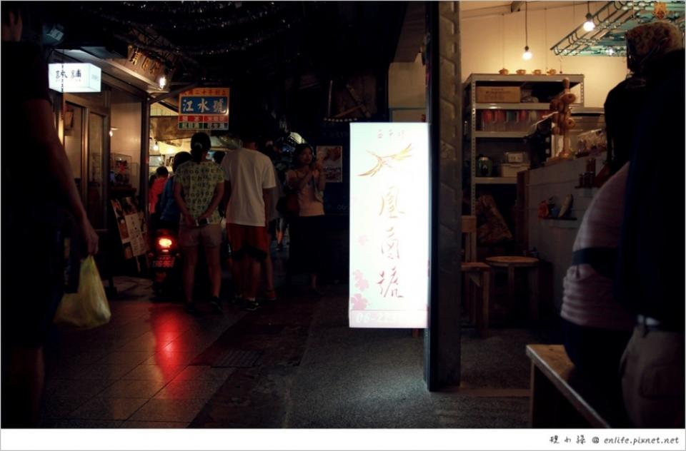 【台南國華街美食】國華街美食：炸雞洋行、拾参馬卡龍、 波哥鮮奶茶、西市場凰商號！吃不完的台南美食、人潮把國華街炸了！