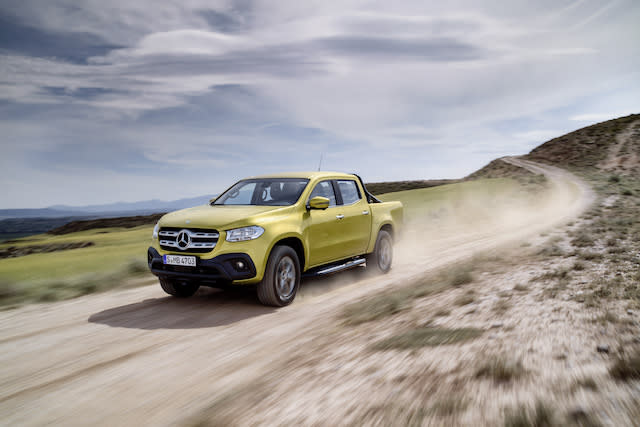 Mercedes-Benz X-Klasse â€“ Exterieur, black-to-yellow metallic, Ausstattungslinie PROGRESSIVE // Mercedes-Benz X-Class â€“ Exterior, black-to-yellow metallic, design and equipment line PROGRESSIVE