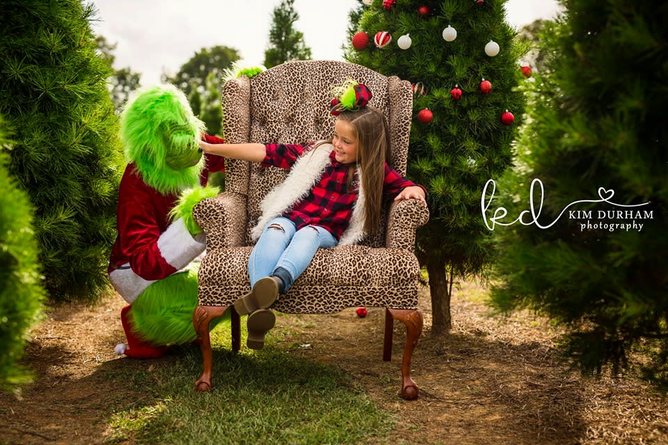 Ellie with the Grinch | Kim Durham Photography