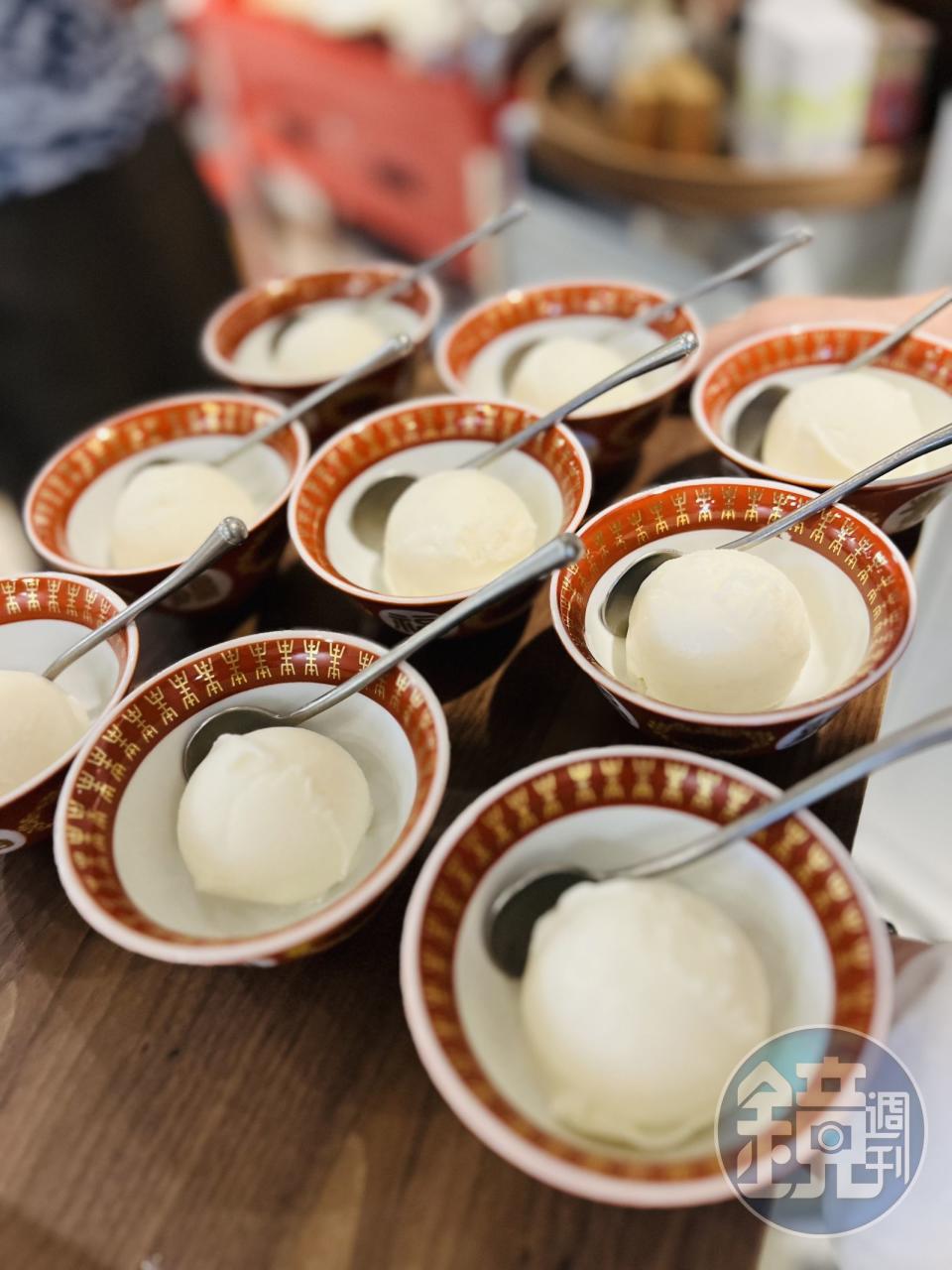 大谷主廚特製的杏仁茶冰淇淋，風味清爽。