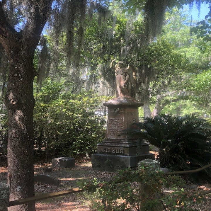 statue in Bonaventure Cemetery