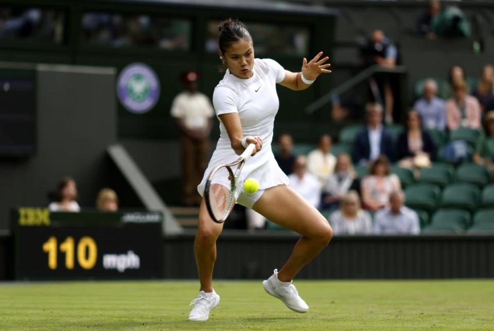 Emma Raducanu en action contre Caroline Garcia (Steven Paston / PA) (PA Wire)