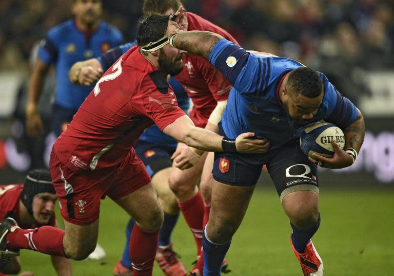 France's Mathieu Bastareaud (R) breaks a tackle by Wales' Scott Baldwin during their Six Nations match on February 28, 2015 at the Stade de France
