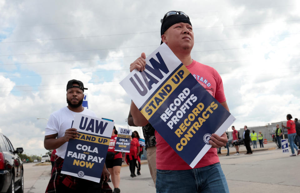 Striking United Auto Workers walk the picket line outside the Ford Michigan Assembly Plant in Wayne, Michigan, U.S. September 15, 2023.  REUTERS/Rebecca Cook