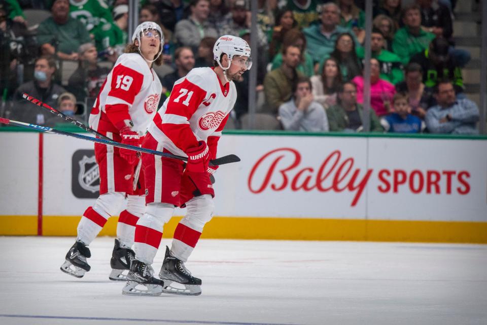 Red Wings left wing Tyler Bertuzzi and center Dylan Larkin skate off the ice after scoring against the Stars during the second period on Tuesday, Nov. 16, 2021 in Dallas.