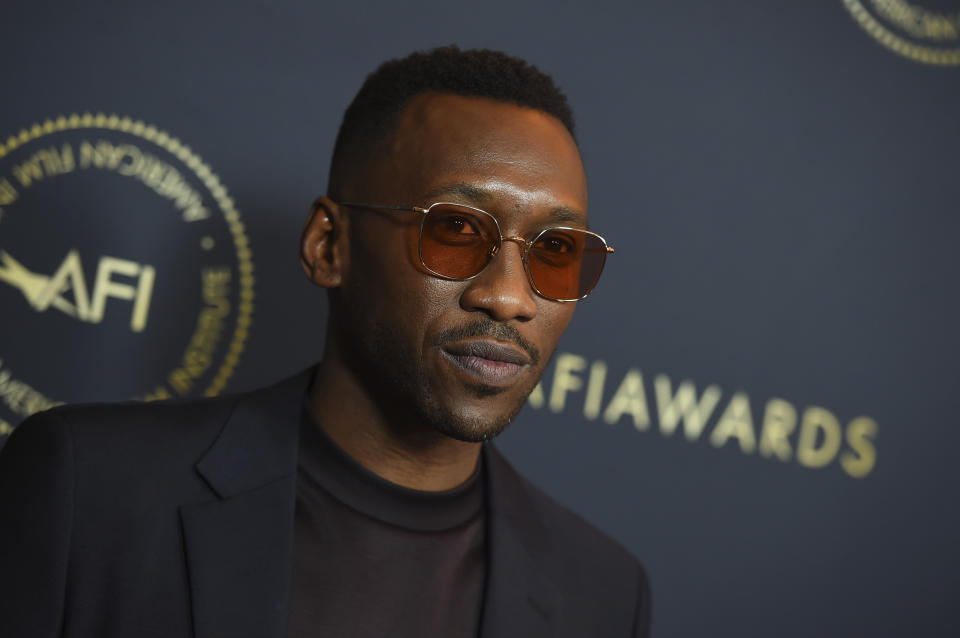 Mahershala Ali llega a los Premios AFI 2019 en el hotel The Four Seasons el viernes 4 de enero de 2019 en Los Angeles. (Foto Jordan Strauss/Invision/AP)