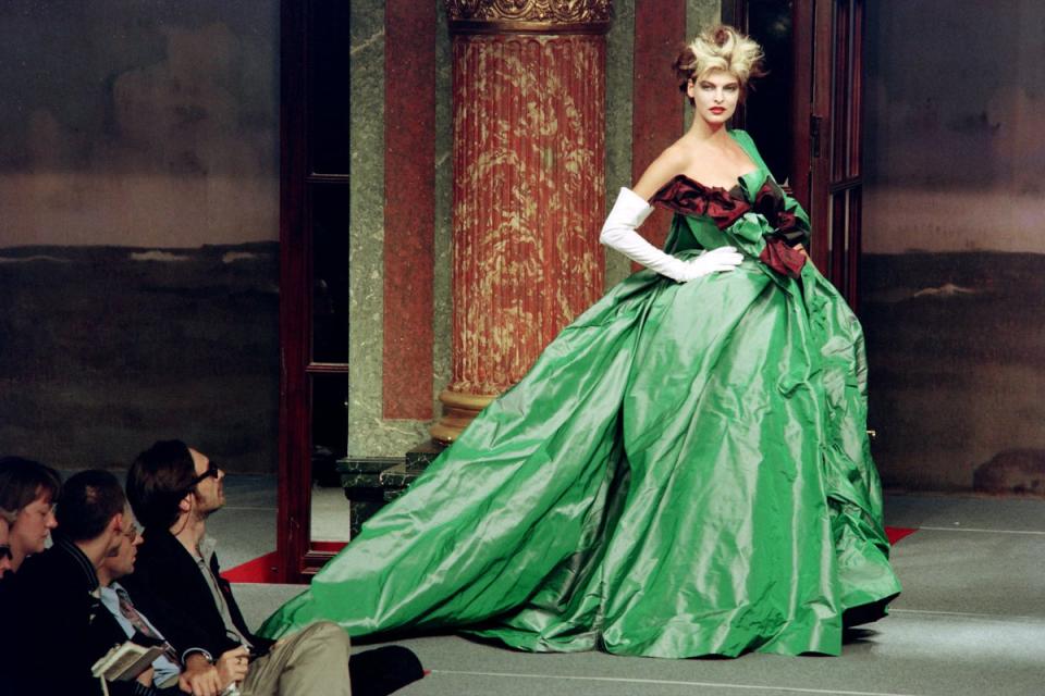 Canadian model Linda Evangelista displays a voluptuous dress on October 16, 1995 at the Grand Hotel in Paris as part of Vivienne Westwood’s 1996 Spring/Summer ready-to-wear collection (AFP via Getty Images)