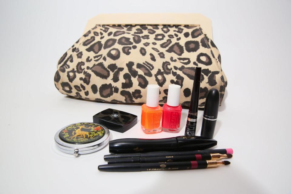 Winehouse's Cosmetic Bag and Makeup