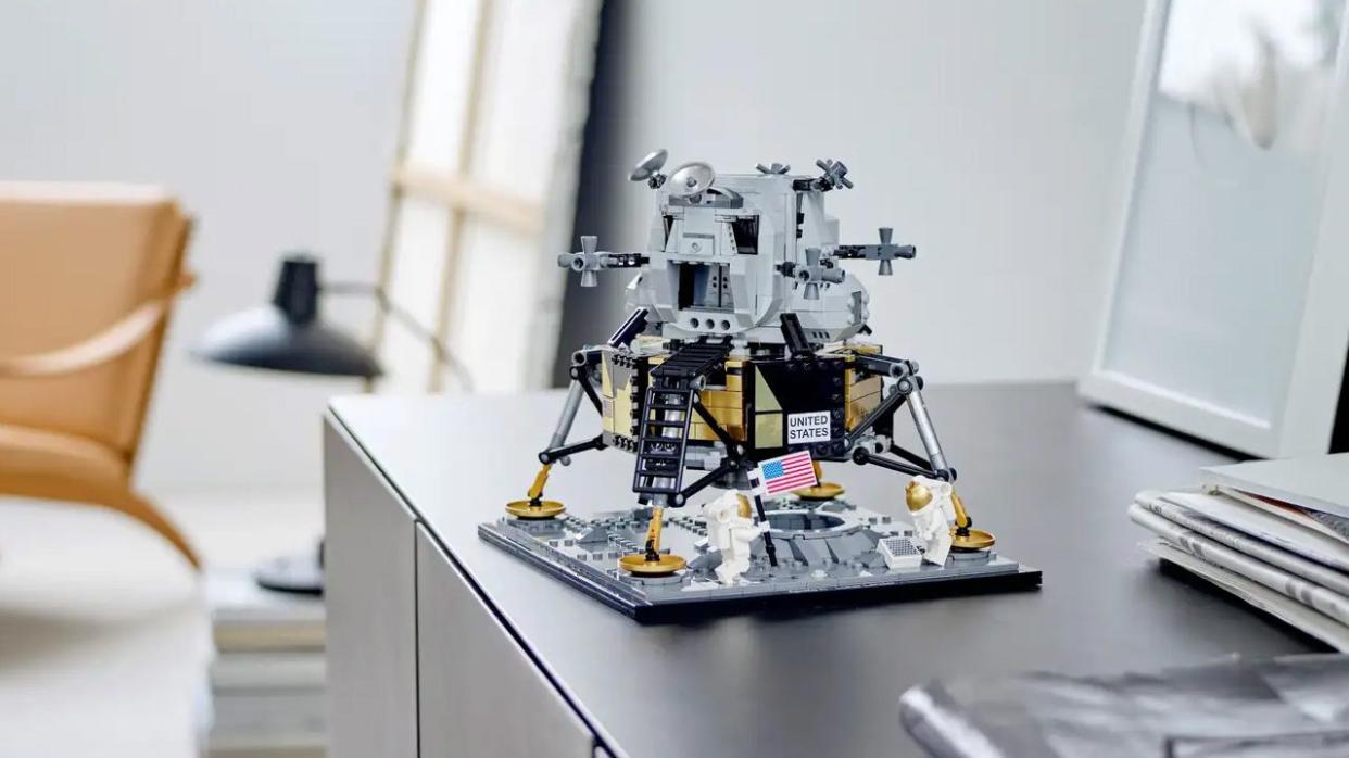 lego lunar lander