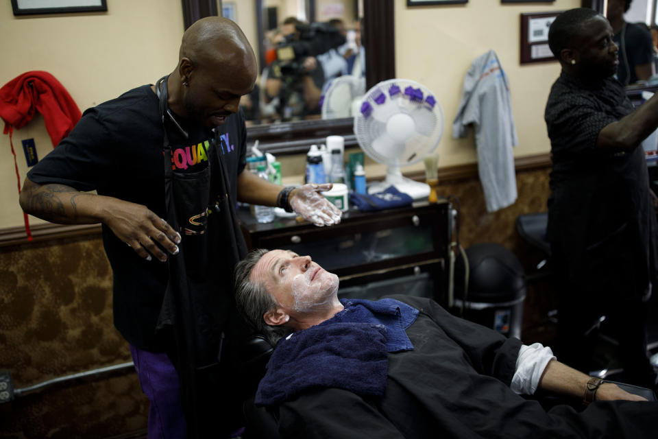 Gavin Newsom with barber Brandon Thomas