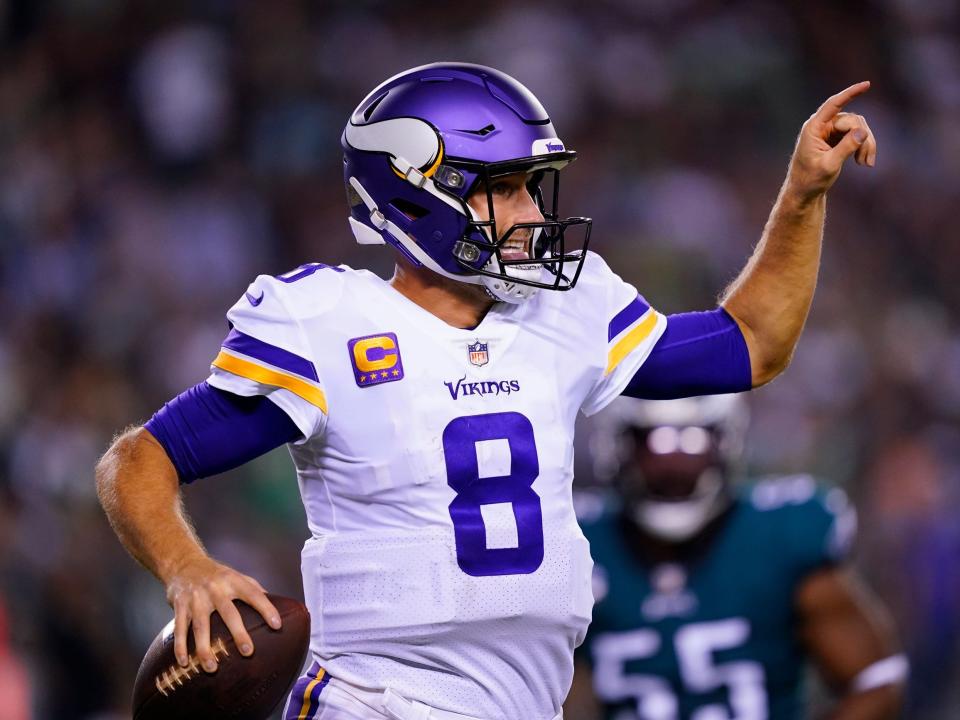 Kirk Cousins looks to throw against the Philadelphia Eagles.