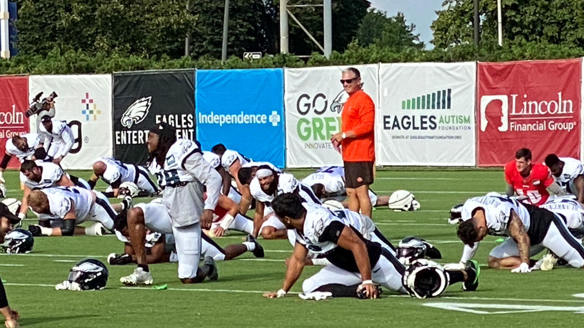 Philadelphia Eagles training camp observations: Jalen Hurts struggles to  connect with receivers, Avonte Maddox makes highlight-reel play