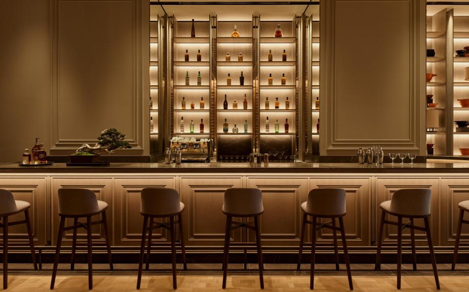 At Janu Bar you can experience Japanese culture through cocktails made with ingredients such as sake, shochu and tea