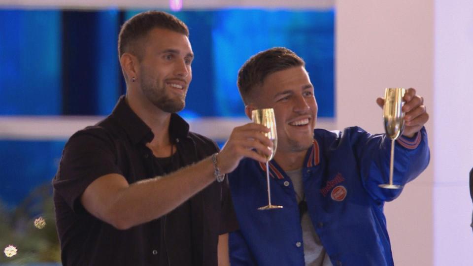 love island fans have a theory about mitch's behaviour towards zach and kady