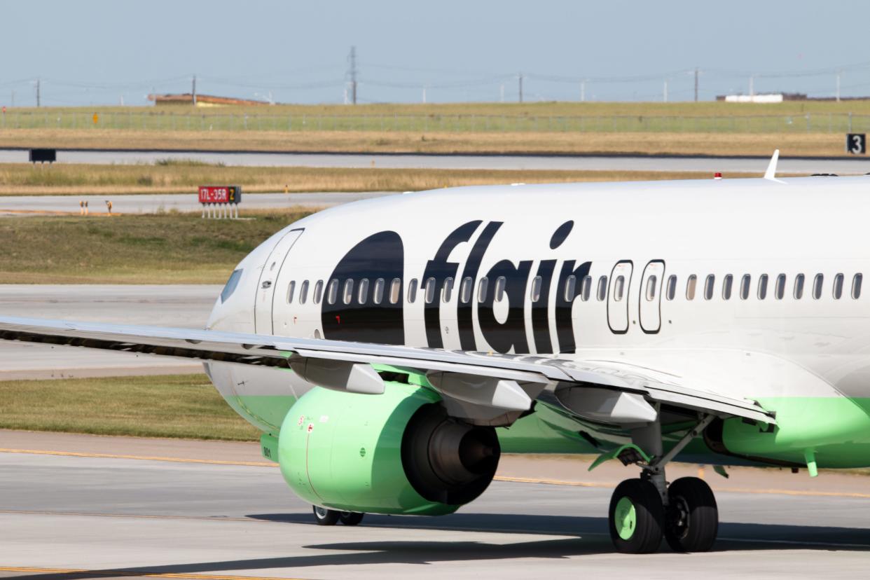 Flair Airlines Boeing 737-800