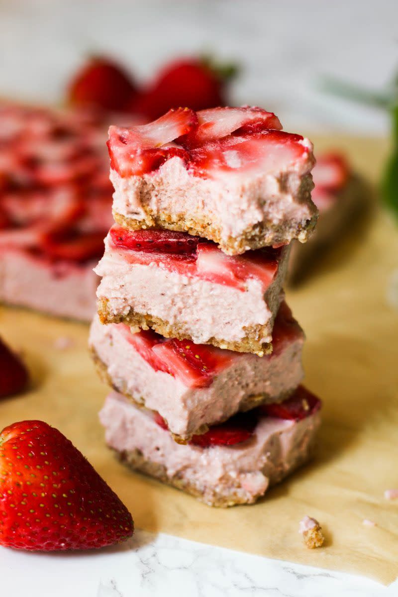 No-Bake Strawberry Cheesecake Bars