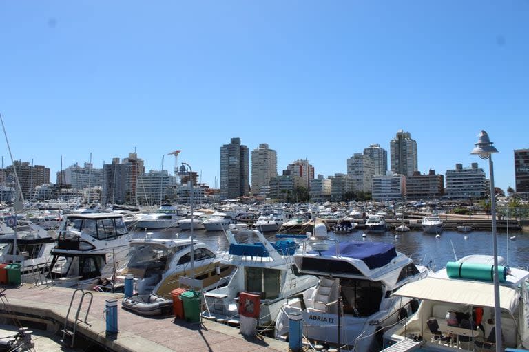 El puerto de Punta del Este, sin amarras disponibles en temporada alta