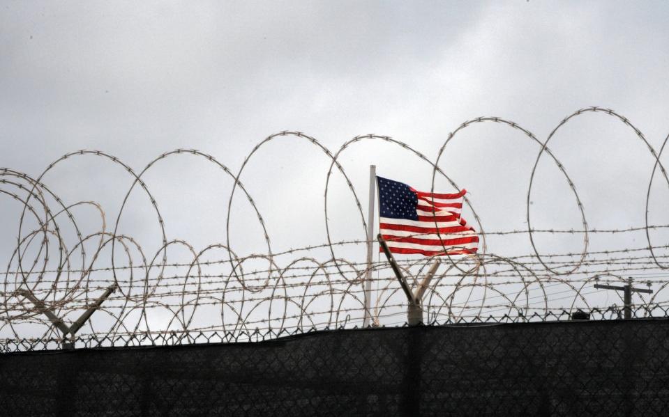 Im Interview mit dem NDR haben Ex-Mitarbeiter des US-Militärs zum ersten Mal zugegeben, Guantanamo-Insassen gefoltert zu haben. (Bild: 2011 Bill O'Leary/The Washington Post via Getty Images)