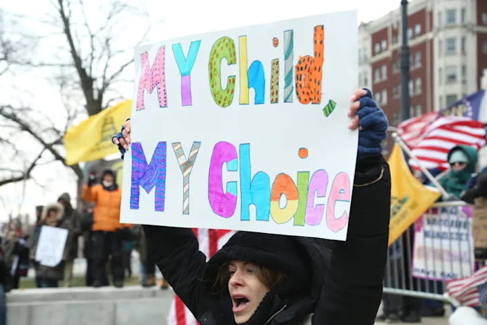 Antivacunas en una manifestación en Albany, Nueva York, el 5 de enero. (Eren Abdullahogullar/Agencia Anadolu vía Getty Images)