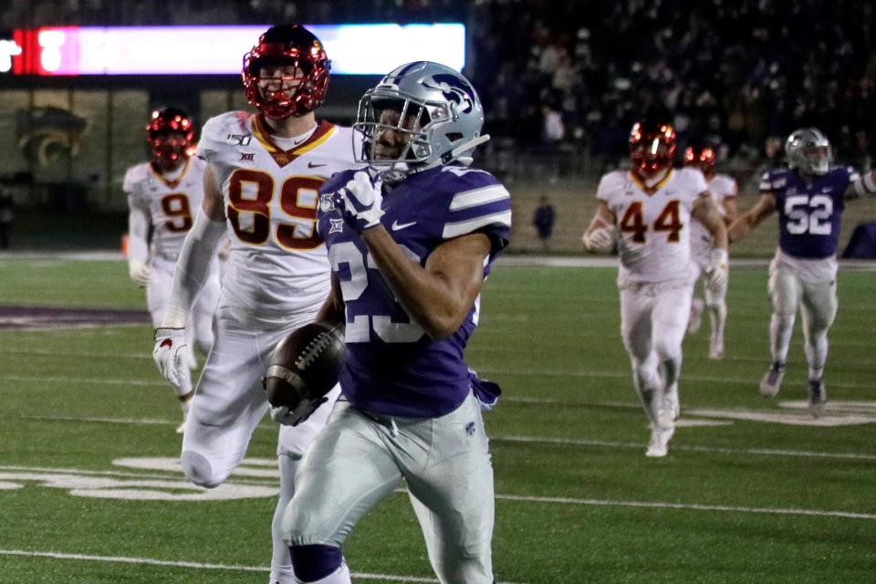 Kansas State returner Joshua Youngblood (23) outruns Iowa State defensive end Matt Leo (89) during a 93-yard touchdown return of the opening kickoff Nov. 30, 2019.