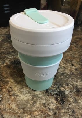 A reusable and collapsible coffee cup