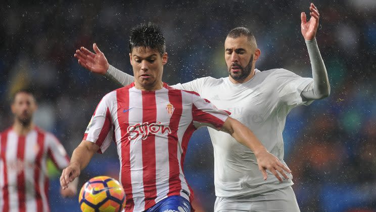 <p>Der spanische U21-Nationalspieler Jorge Meré Peréz gab am Sonntag in einer eigens anberaumten Pressekonferenz seinen Abschied vom Absteiger Sporting Gijon bekannt, verriet allerdings noch nicht, wohin es den Innenverteidiger zieht. Laut dem “Kölner Stadt-Anzeiger” steht eine zweijährige Leihe inklusive einer Kaufoption zum 1. FC Köln im Raum. (Getty Images)</p>