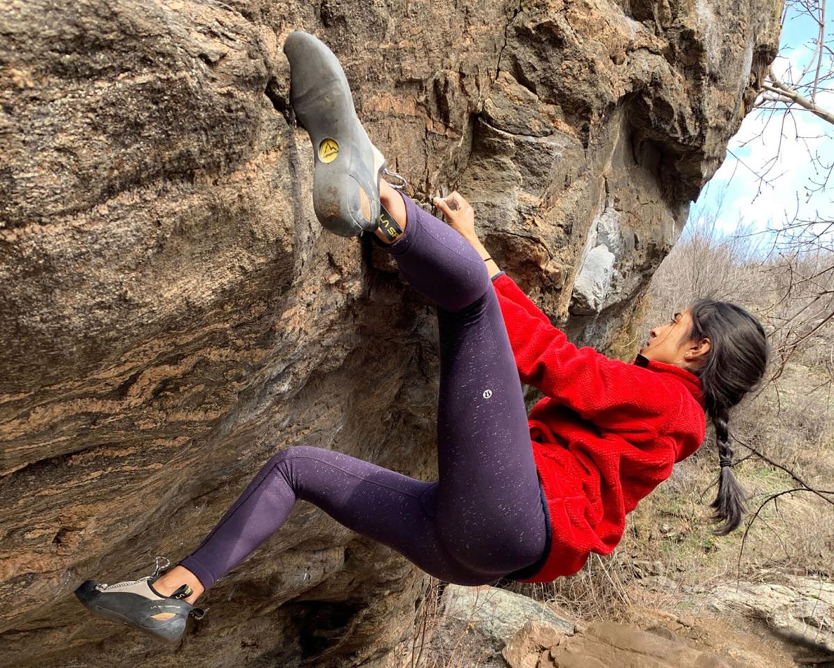 Climbing and feeling confident in my OFFLINE by @aerie outfit! One thing  that I've learned through my fitness journey is that if I feel