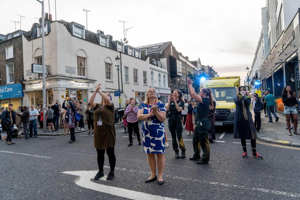 In London, members of the public take part in a national "clap for carers" to show thanks for the work of Britain's National Health Service workers, April 23, 2020. (Photo: NIKLAS HALLE'N via Getty Images)